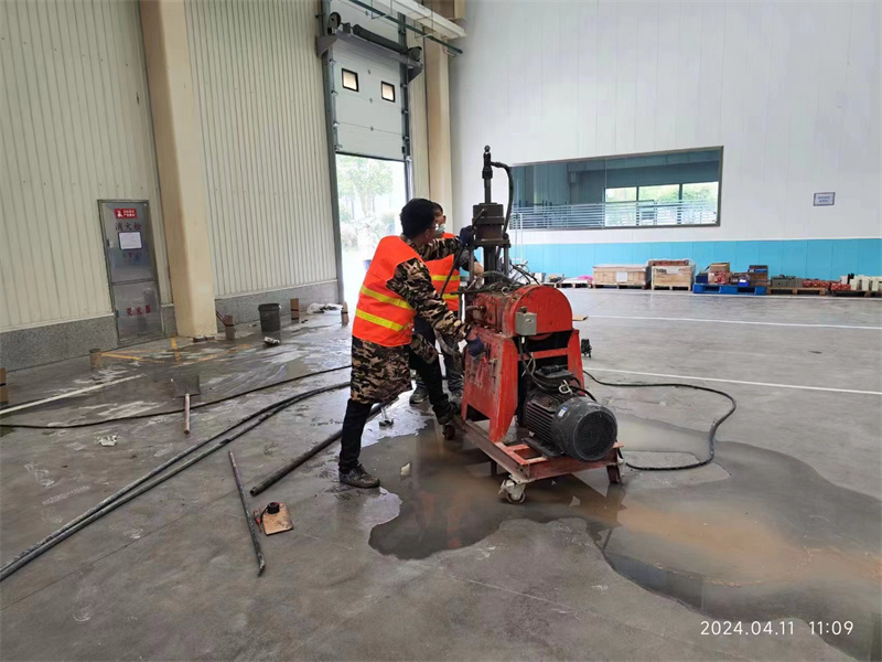 青湖路街道厂房地面下沉塌陷注浆加固施工
